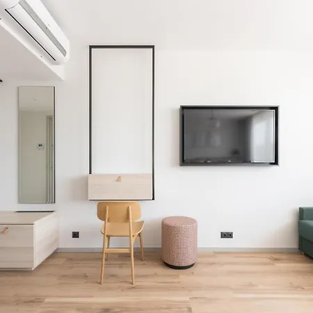 Otel Oru Hub - Handwritten Collection Tallinn