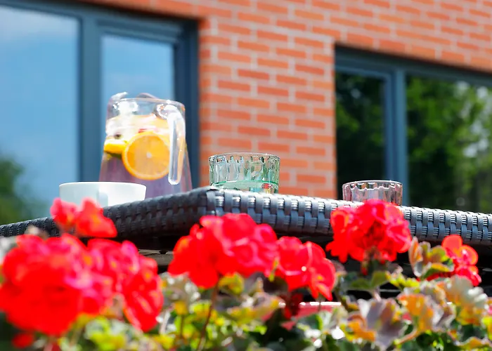 Hotell Oru Hub - Handwritten Collection 4*