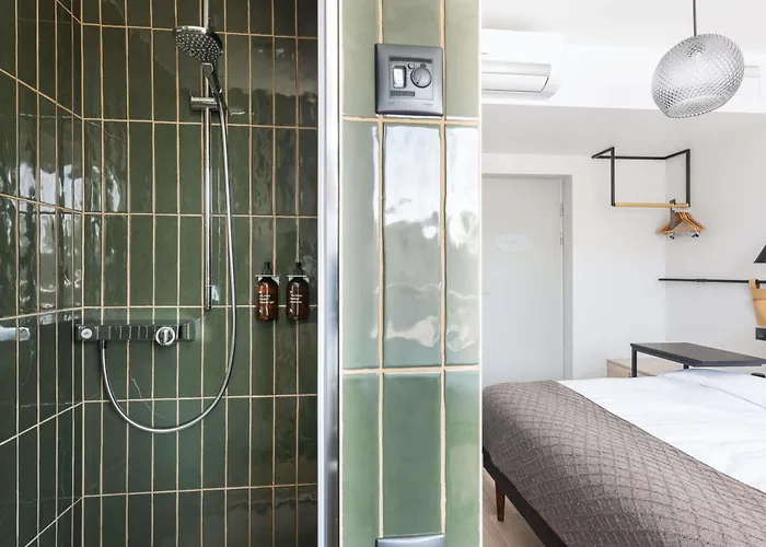 Hotel Oru Hub - Handwritten Collection